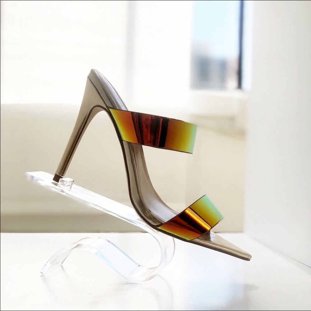 **UNBEATABLE PRICE **Gold iridescent heeled Mules